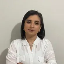 Kl. Psk. Aslı Karamuk — Psikoloji, İstanbul. Portre fotoğrafı.