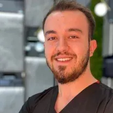 Dt. Abdullah Eren İşler — Diş Hekimi, İstanbul. Portre fotoğrafı.