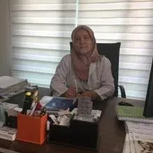 Uzm. Dr. Belkız Uyar Karakaya — Dermatoloji, Düzce. Portre fotoğrafı.