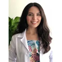 Dyt. Ayça Erk Ünlü — Diyetisyen. Portre fotoğrafı.
