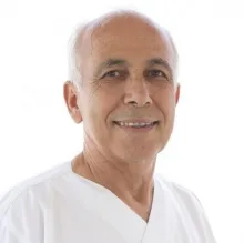 Op. Dr. Mustafa Cömert — Plastik Rekonstrüktif Ve Estetik Cerrahi, Akdeniz, Mersin. Portre fotoğrafı.
