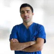 Dt. Fatih Eryılmaz — Diş Hekimi, Sakarya. Portre fotoğrafı.
