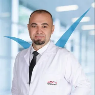 Op. Dr. Lütfi Seyrek — Göz Hastalıkları, Selçuklu, Konya. Portre fotoğrafı.