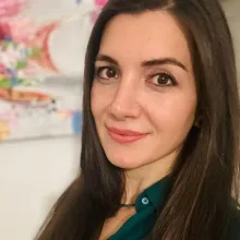 Uzm. Dr. Ebru Kaval — Anesteziyoloji Ve Reanimasyon, Ankara. Portre fotoğrafı.
