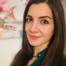 Uzm. Dr. Ebru Kaval — Anesteziyoloji Ve Reanimasyon, Ankara. Portre fotoğrafı.