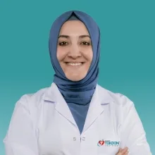 Uzm. Dr. Aslıhan Banu Er — Göğüs Hastalıkları, Denizli. Portre fotoğrafı.