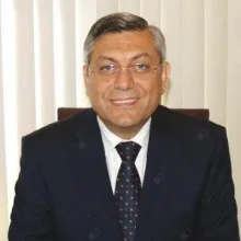 Prof. Dr. Metin Önerci — Kulak Burun Boğaz, Ankara. Portre fotoğrafı.