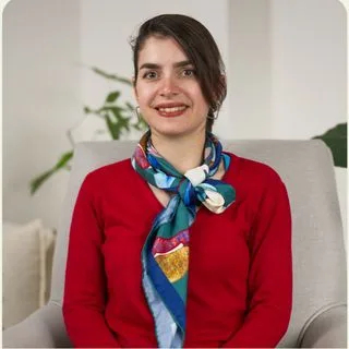 Kl. Psk. Esin Aytülün Yılmaz — Psikoloji, İzmir. Portre fotoğrafı.