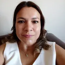 Dr. Psk. Dan. Burcu Özgülük Üçok — Psikolojik Danışma ve Rehberlik, Ankara. Portre fotoğrafı.