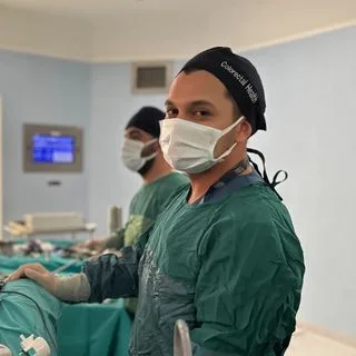 Op. Dr. Emre Teke — Genel Cerrahi. Portre fotoğrafı.
