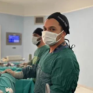 Op. Dr. Emre Teke — Genel Cerrahi. Portre fotoğrafı.