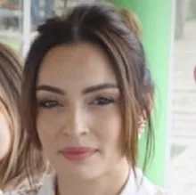 Uzm. Dr. Tuğçe Karaca — Çocuk Sağlığı Ve Hastalıkları, İzmir. Portre fotoğrafı.