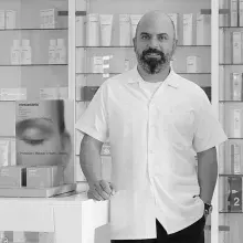 Dr. Mevlüt Dağ — Sertifikalı Medikal Estetik, İstanbul. Portre fotoğrafı.