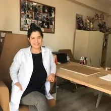 Op. Dr. Elif Pelin Özbay — Kadın Hastalıkları Ve Doğum, Aydın. Portre fotoğrafı.