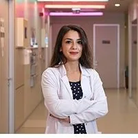 Uzm. Dkt. Hazel Ezgi Dündar — Dil ve Konuşma Terapisi, Kadıköy, İstanbul. Portre fotoğrafı.