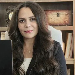 Dr. Mihriban Güzelsoy. Portre fotoğrafı.