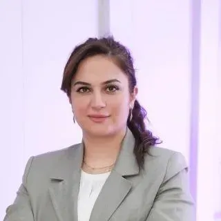 Uzm. Dr. Esra Özhan Aşıkhasanoğlu — Çocuk ve Ergen Psikiyatrisi, Kayseri. Portre fotoğrafı.