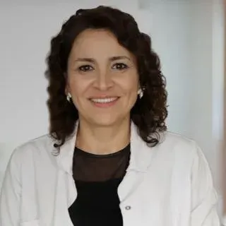 Doç. Dr. Yıldız Akdaş Reis — Kadın Hastalıkları Ve Doğum, Yenimahalle, Ankara. Portre fotoğrafı.