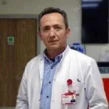 Op. Dr. Osman Nuri Akbulut — Üroloji, İstanbul. Portre fotoğrafı.