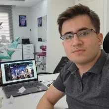 Dt. Zübeyir Keskin — Diş Hekimi, Adana. Portre fotoğrafı.