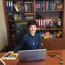 Prof. Dr. Funda Öztunç — Çocuk Kardiyolojisi, Kadıköy, İstanbul. Portre fotoğrafı.