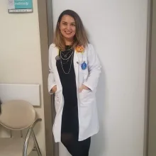Uzm. Dr. Nur Şenocak — Çocuk Sağlığı Ve Hastalıkları, Ankara. Portre fotoğrafı.
