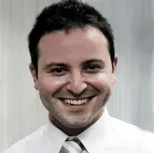 Op. Dr. Hüseyin Gerçek — Plastik Rekonstrüktif Ve Estetik Cerrahi, Eskişehir. Portre fotoğrafı.