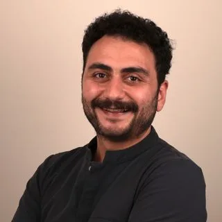 Dt. Ahmet Emin Bozova — Diş Hekimi, Maltepe, İstanbul. Portre fotoğrafı.