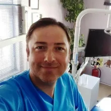 Dt. Metin Arda — Diş Hekimi, Sakarya. Portre fotoğrafı.