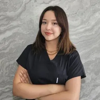 Dkt. Gökçe Ceren Tekin — Dil ve Konuşma Terapisi. Portre fotoğrafı.