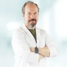 Uzm. Dr. Ogün Hatiboğlu — Endokrinoloji Ve Metabolizma Hastalıkları, Buca, İzmir. Portre fotoğrafı.