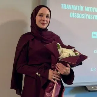 Psk. Ceyda Yıldız Fazla — Psikoloji. Portre fotoğrafı.