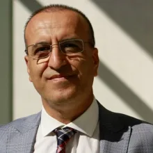 Doç. Dr. Süleyman Köz — Pendik, İstanbul. Portre fotoğrafı.
