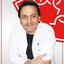 Uzm. Dr. Halil Erdal Özbek — Radyoloji, Ümraniye, İstanbul. Portre fotoğrafı.
