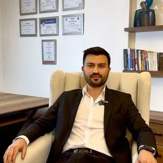 Uzm. Psk. Onur Karakoç — Psikoloji, Mersin. Portre fotoğrafı.