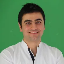 Dt. Mesut Oktay — Diş Hekimi, Kadıköy, İstanbul. Portre fotoğrafı.