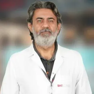 Uzm. Dr. Oktay Murat Kırçuval — Çocuk Sağlığı Ve Hastalıkları, Küçükçekmece, İstanbul. Portre fotoğrafı.
