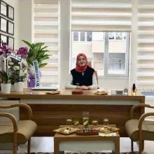 Dyt. Feyza Süzgen — Diyetisyen, Ödemiş, İzmir. Portre fotoğrafı.