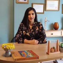 Uzm. Dr. Esra Atasoy Subaşı — Çocuk ve Ergen Psikiyatrisi, İstanbul. Portre fotoğrafı.