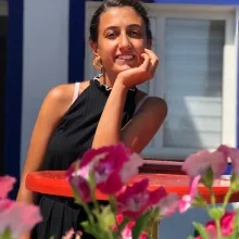 Dkt. Ayşegül Sarıkaya — Dil ve Konuşma Terapisi, Bodrum, Muğla. Portre fotoğrafı.