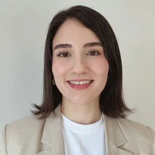 Psk. Zeynep Beken Şekeröz — Psikoloji, İstanbul. Portre fotoğrafı.