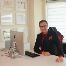 Dr. Beyhan Işık — Bursa. Portre fotoğrafı.
