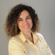 Uzm. Psk. Dan. Ayşe Çil Kara — Psikolojik Danışma ve Rehberlik. Portre fotoğrafı.