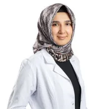 Psk. Büşra Özdemir — Psikoloji, İzmit, Kocaeli. Portre fotoğrafı.