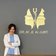 Dr. Ayşe Alkurt — İzmir. Portre fotoğrafı.