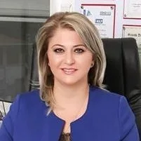 Dt. Sonay Öztan Gökhan — Diş Hekimi, İstanbul. Portre fotoğrafı.