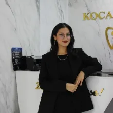 Dt. Ayça Korkmaz — Diş Hekimi, İzmit, Kocaeli. Portre fotoğrafı.