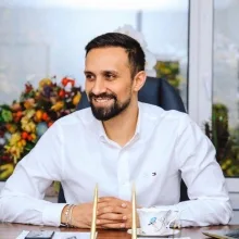 Doç. Dr. Ozan Doğan — Kadın Hastalıkları Ve Doğum, İstanbul. Portre fotoğrafı.