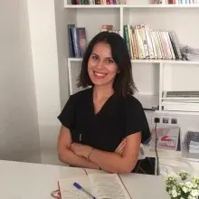 Dyt. Elif Özen — Diyetisyen. Portre fotoğrafı.