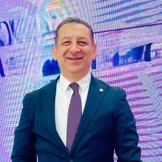 Prof. Dr. Ömer Erdeve — Mamak, Ankara. Portre fotoğrafı.